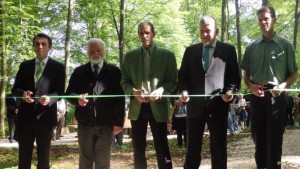 RF-WEI-Band-wird-zerschnitten-300x169 in 