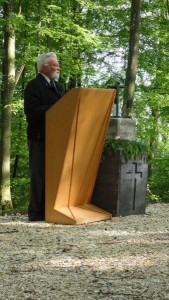 RF-WEI-Pfarrer-Hornung-169x300 in 